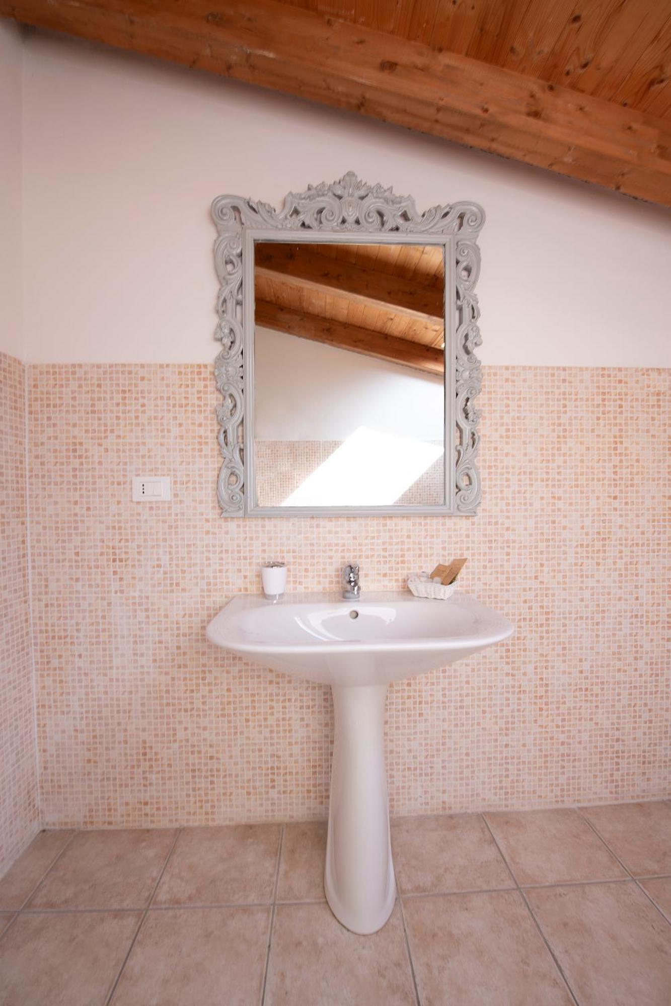211 - Appartamento Acacia, Terrazza Giardino E Piscina Carro Kültér fotó