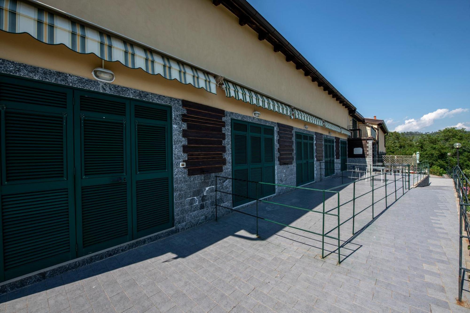 211 - Appartamento Acacia, Terrazza Giardino E Piscina Carro Kültér fotó