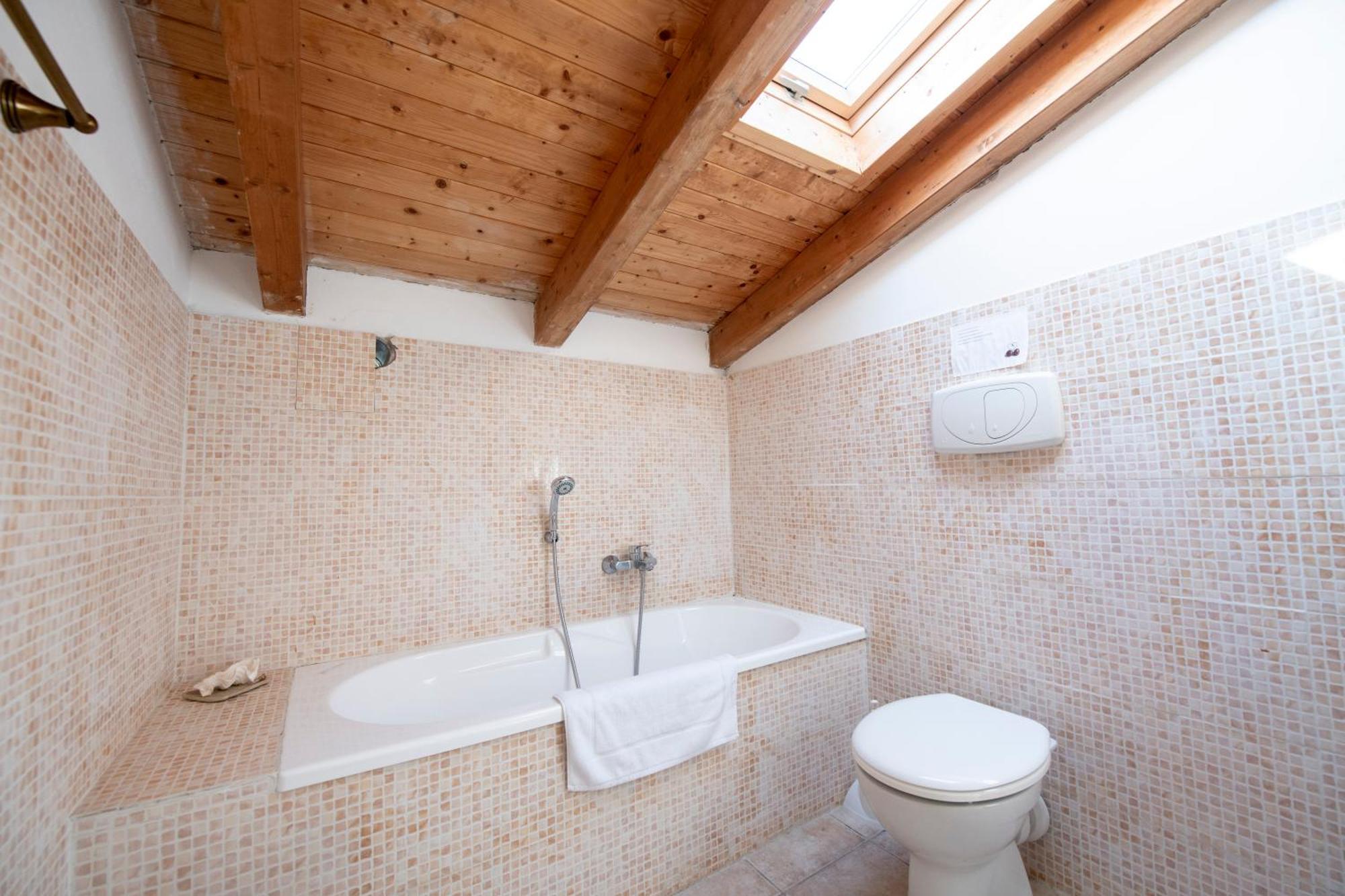 211 - Appartamento Acacia, Terrazza Giardino E Piscina Carro Kültér fotó