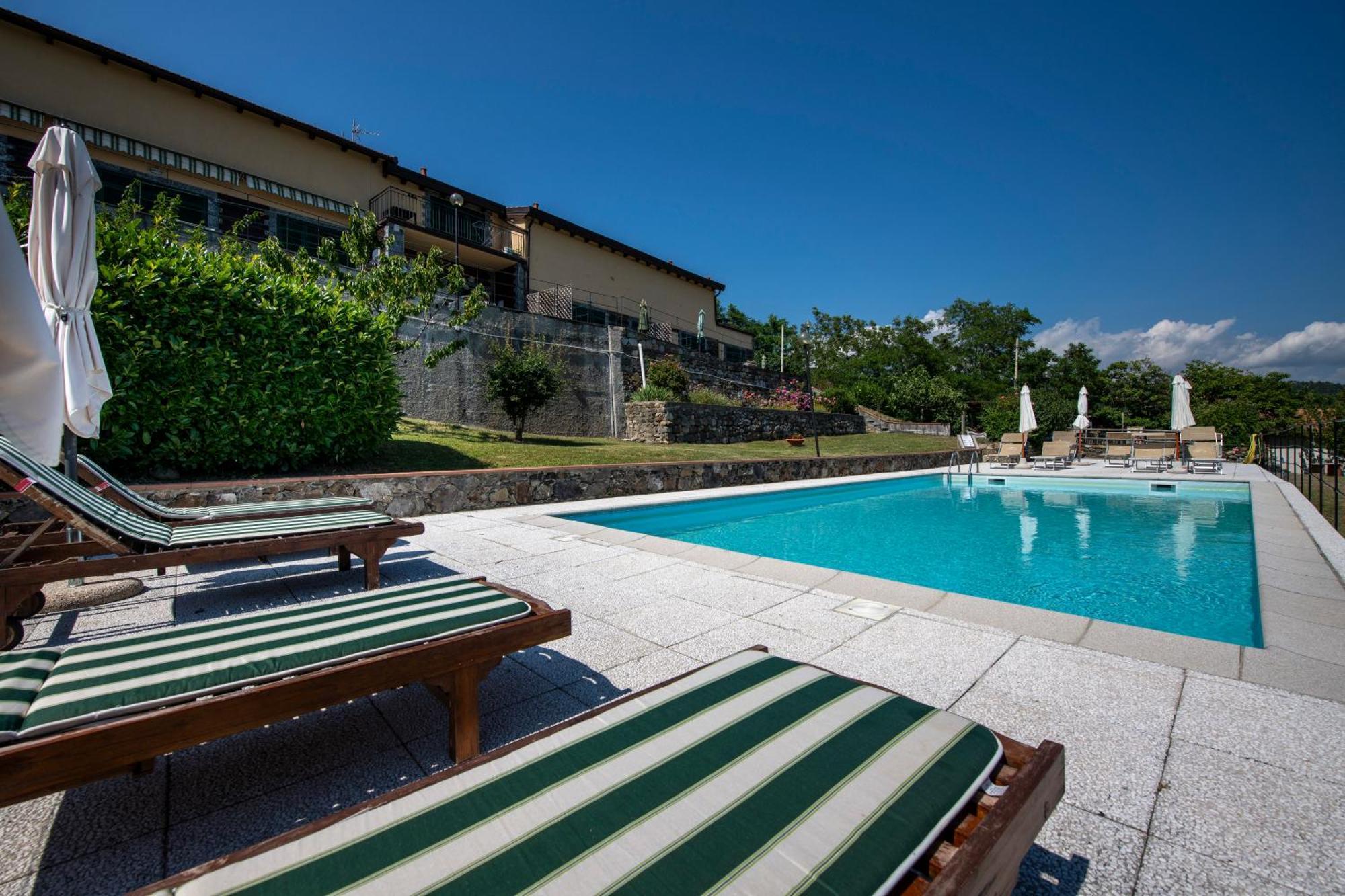 211 - Appartamento Acacia, Terrazza Giardino E Piscina Carro Kültér fotó