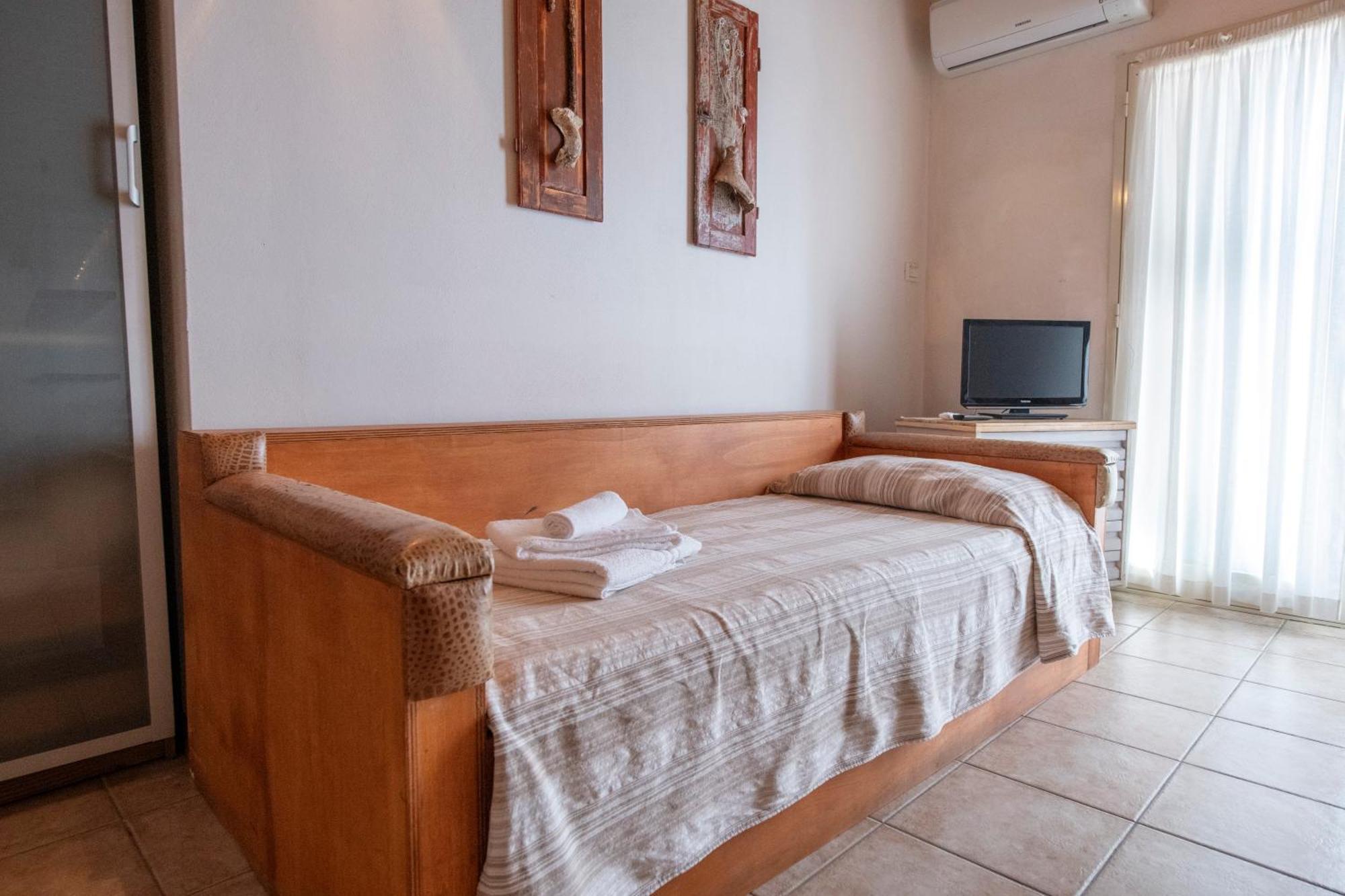211 - Appartamento Acacia, Terrazza Giardino E Piscina Carro Kültér fotó