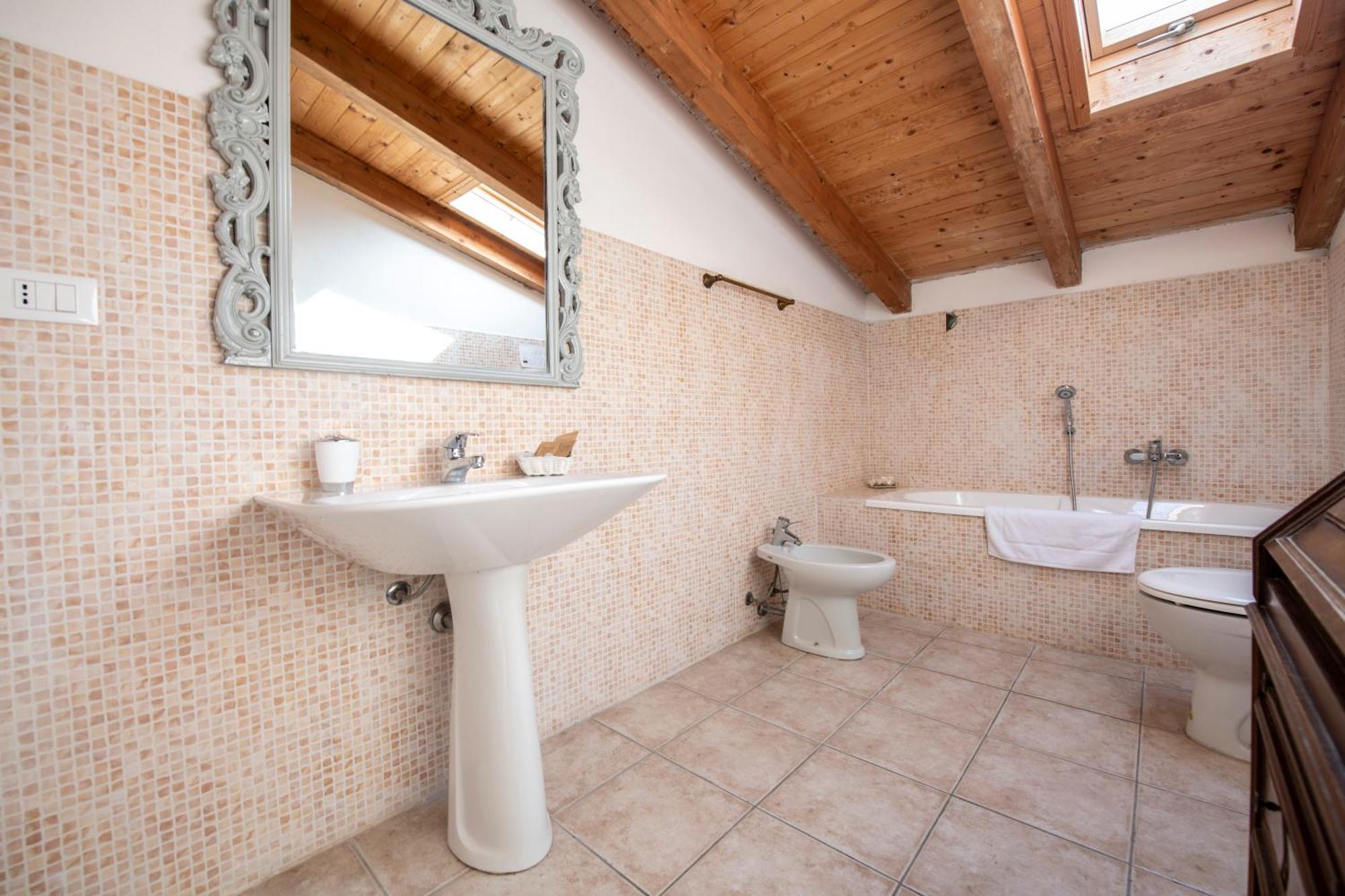 211 - Appartamento Acacia, Terrazza Giardino E Piscina Carro Kültér fotó