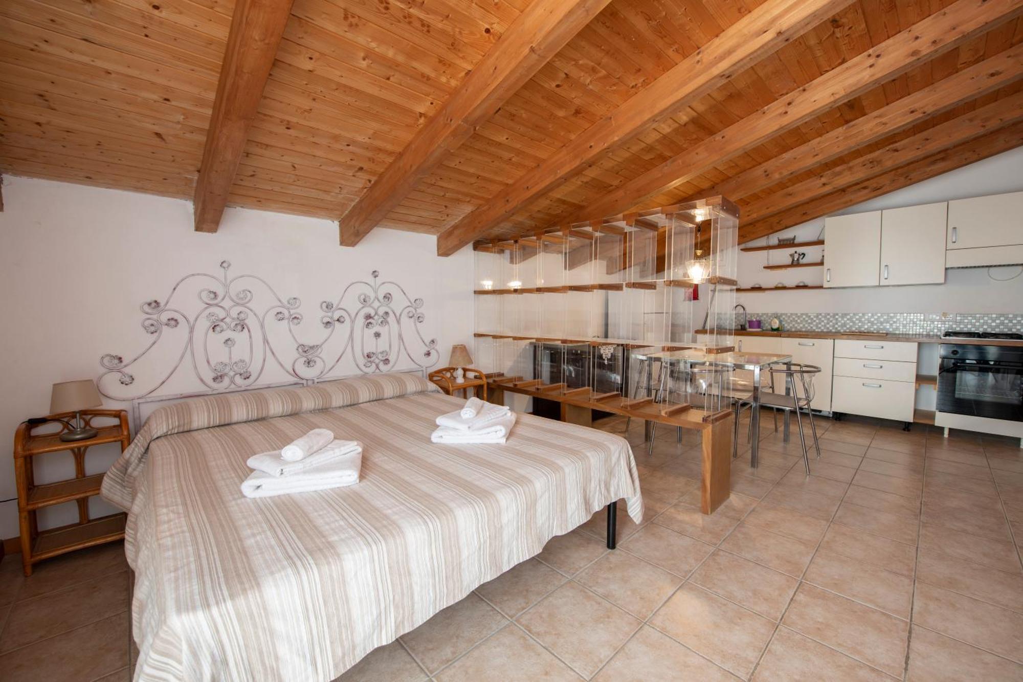211 - Appartamento Acacia, Terrazza Giardino E Piscina Carro Kültér fotó